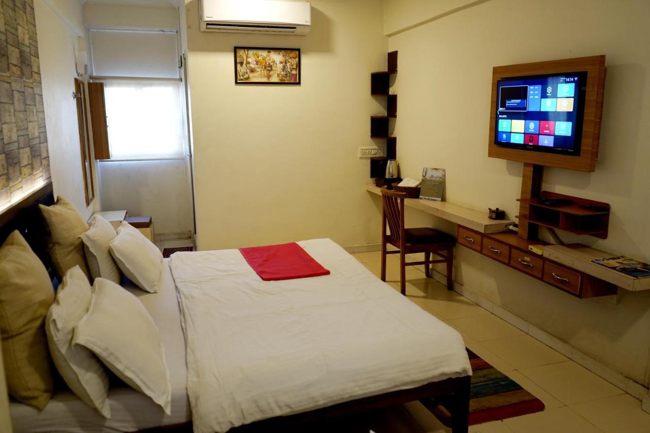 Hotel Krishna 아흐메다바드 외부 사진
