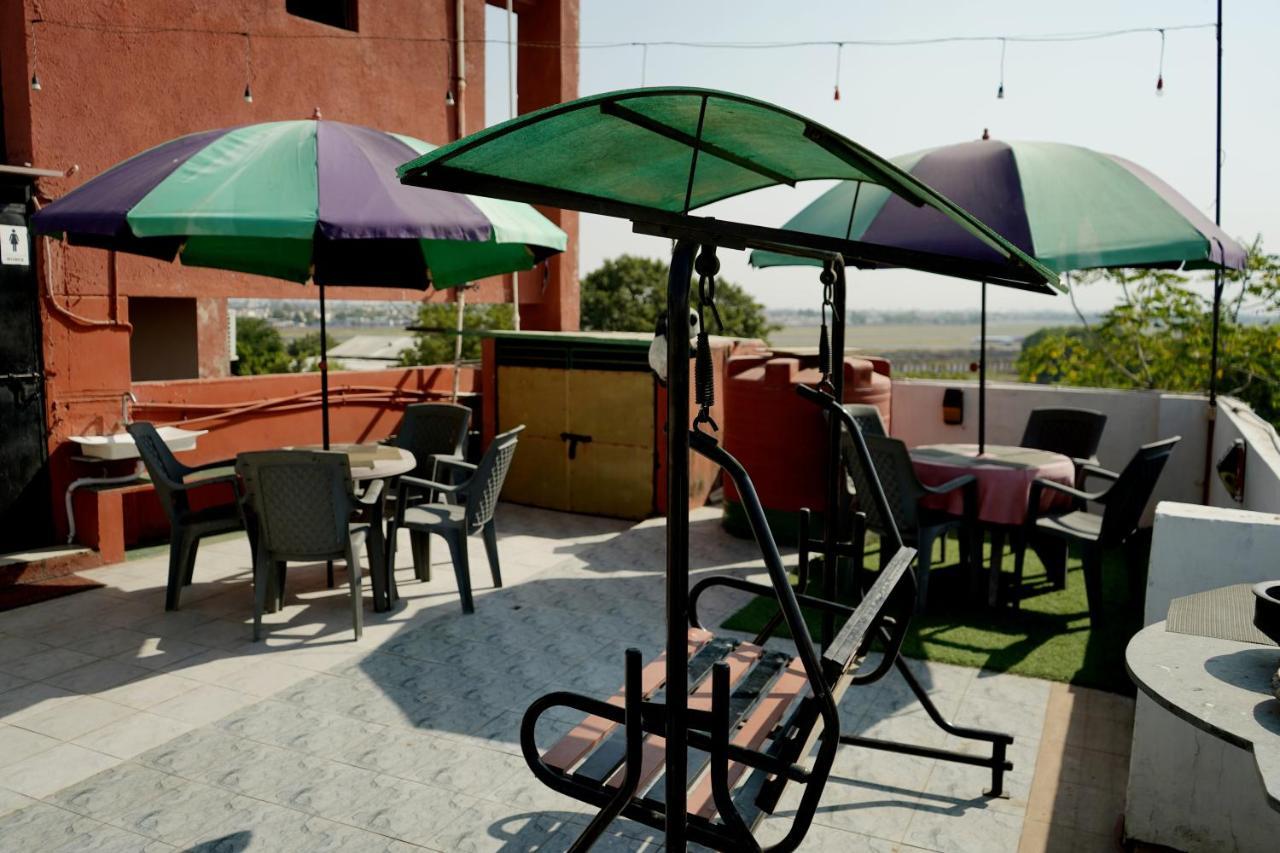 Hotel Krishna 아흐메다바드 외부 사진