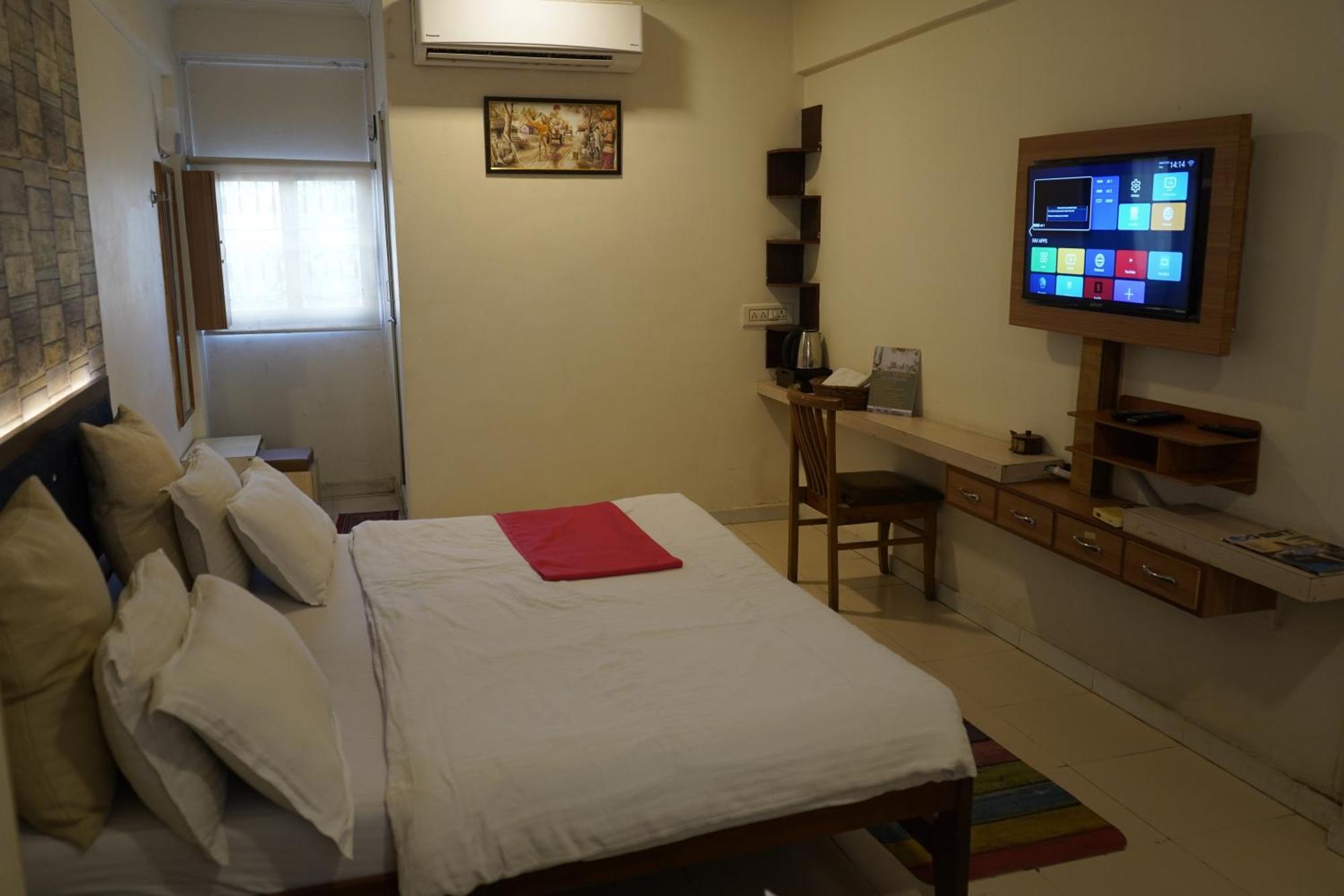 Hotel Krishna 아흐메다바드 외부 사진