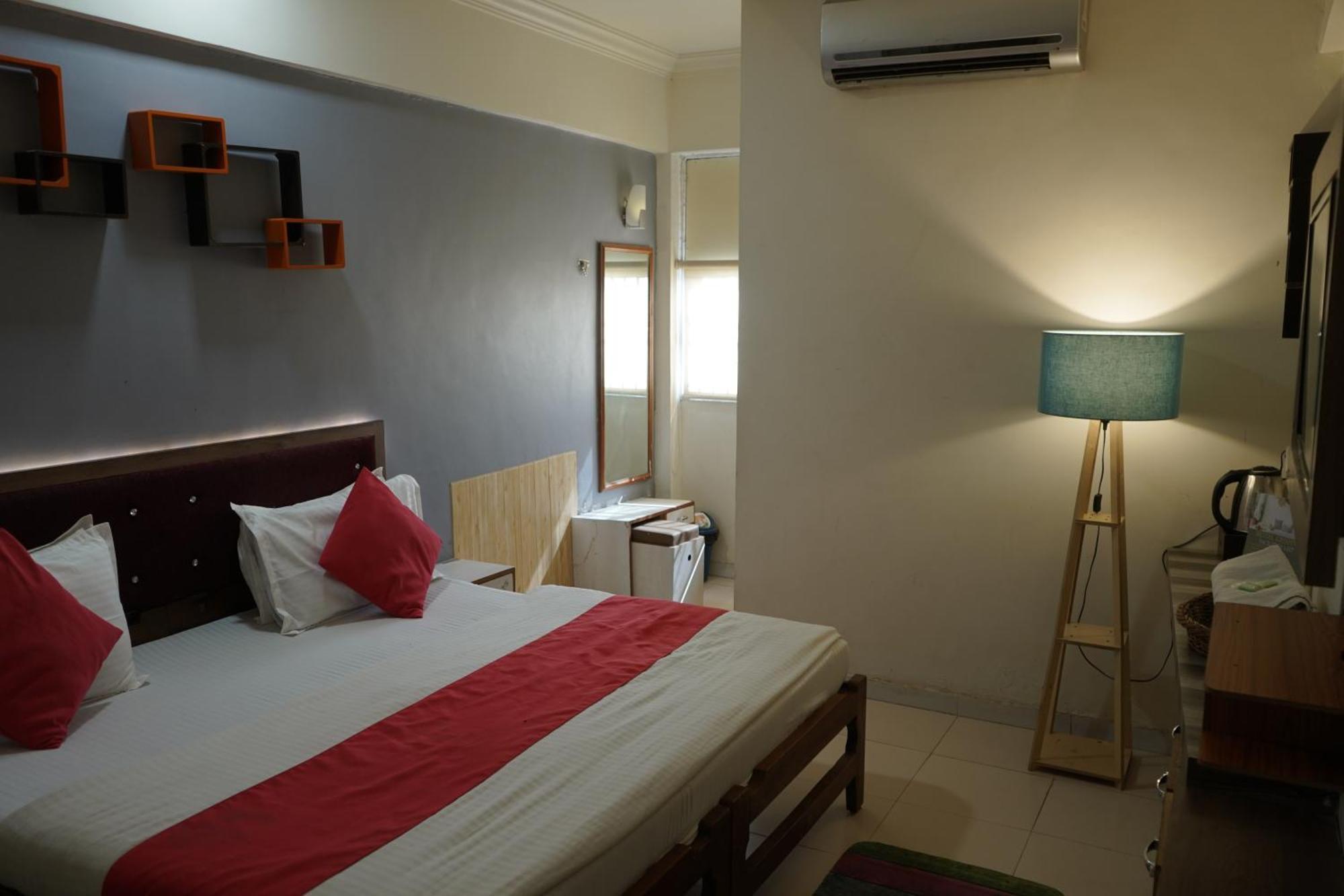 Hotel Krishna 아흐메다바드 외부 사진