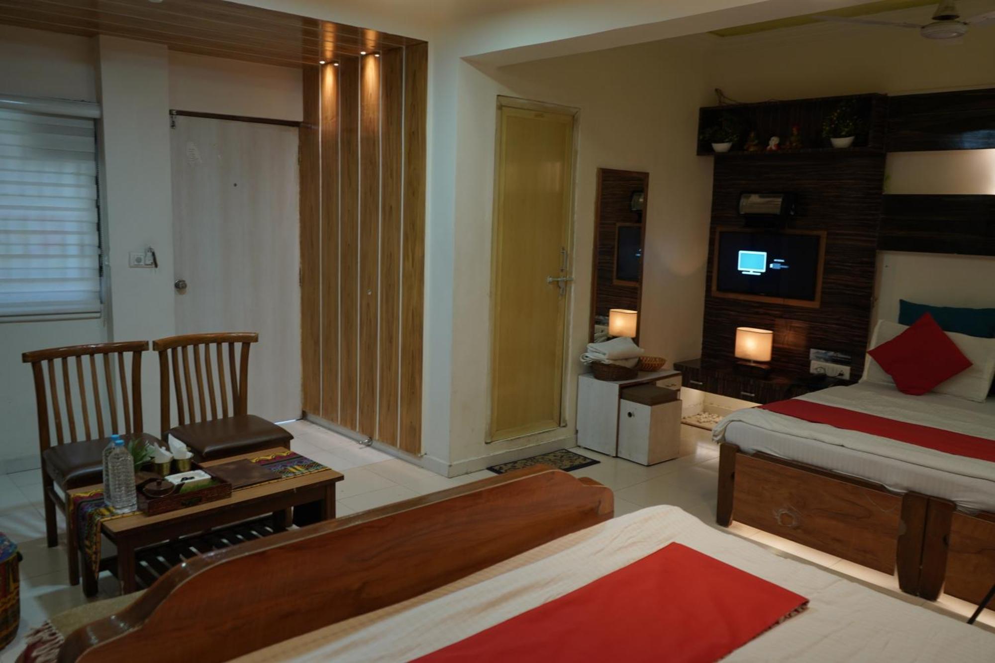 Hotel Krishna 아흐메다바드 외부 사진
