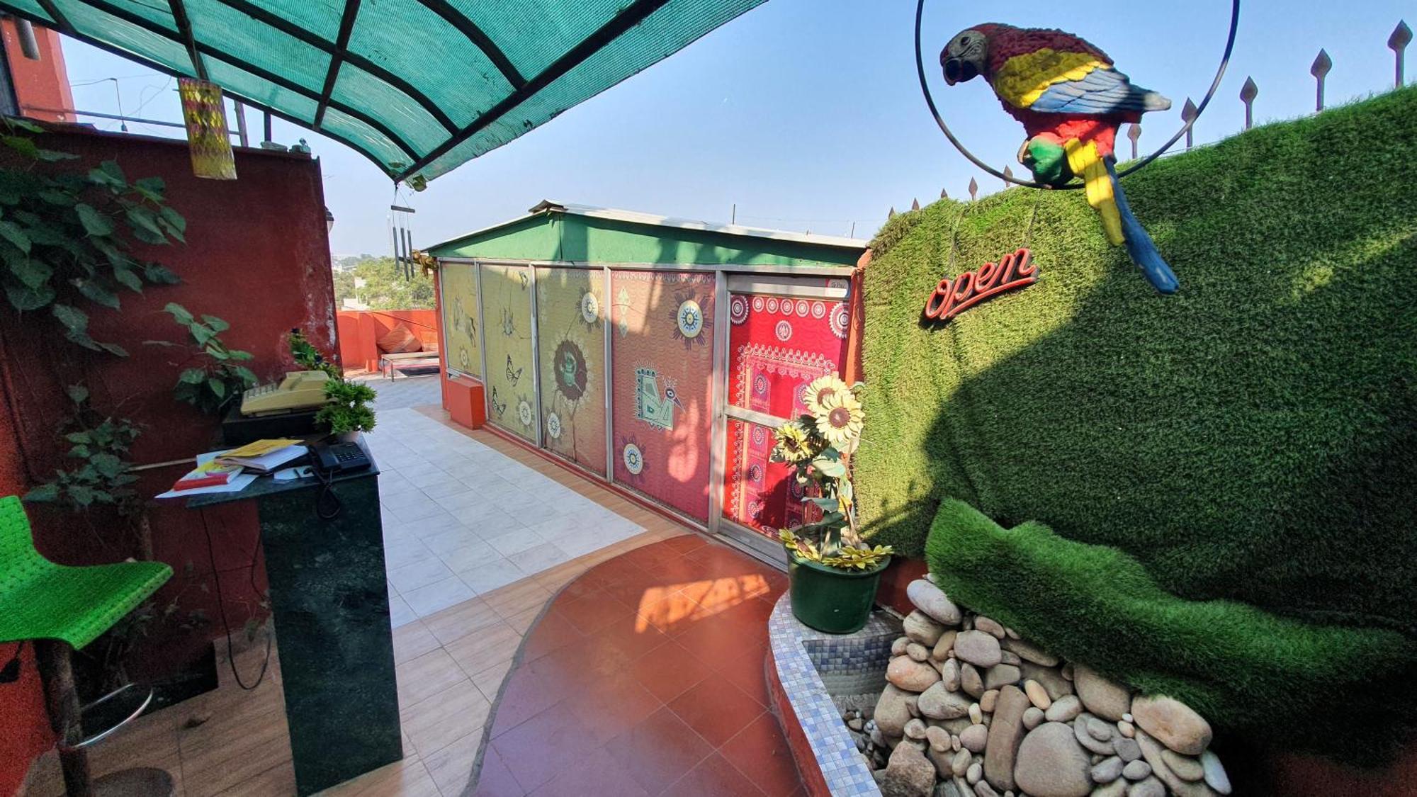Hotel Krishna 아흐메다바드 외부 사진