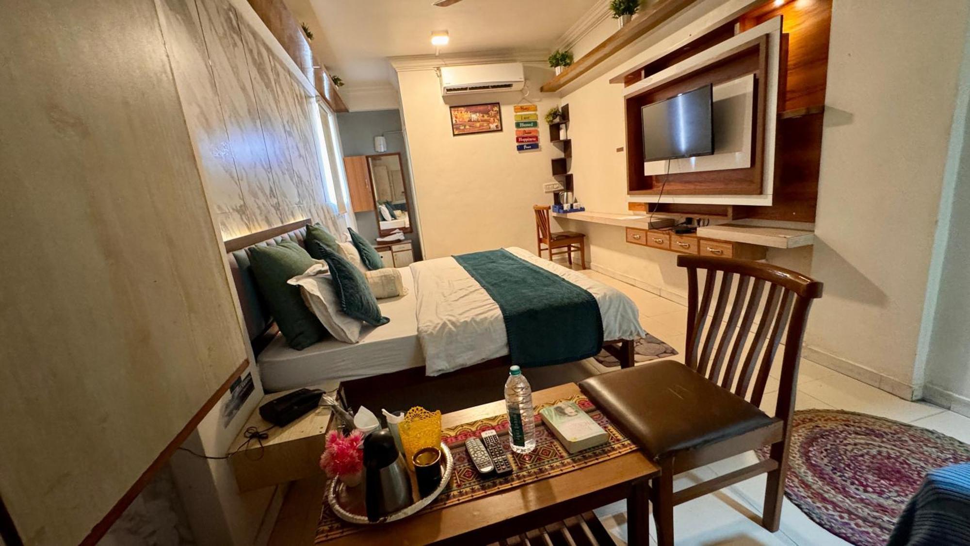 Hotel Krishna 아흐메다바드 외부 사진