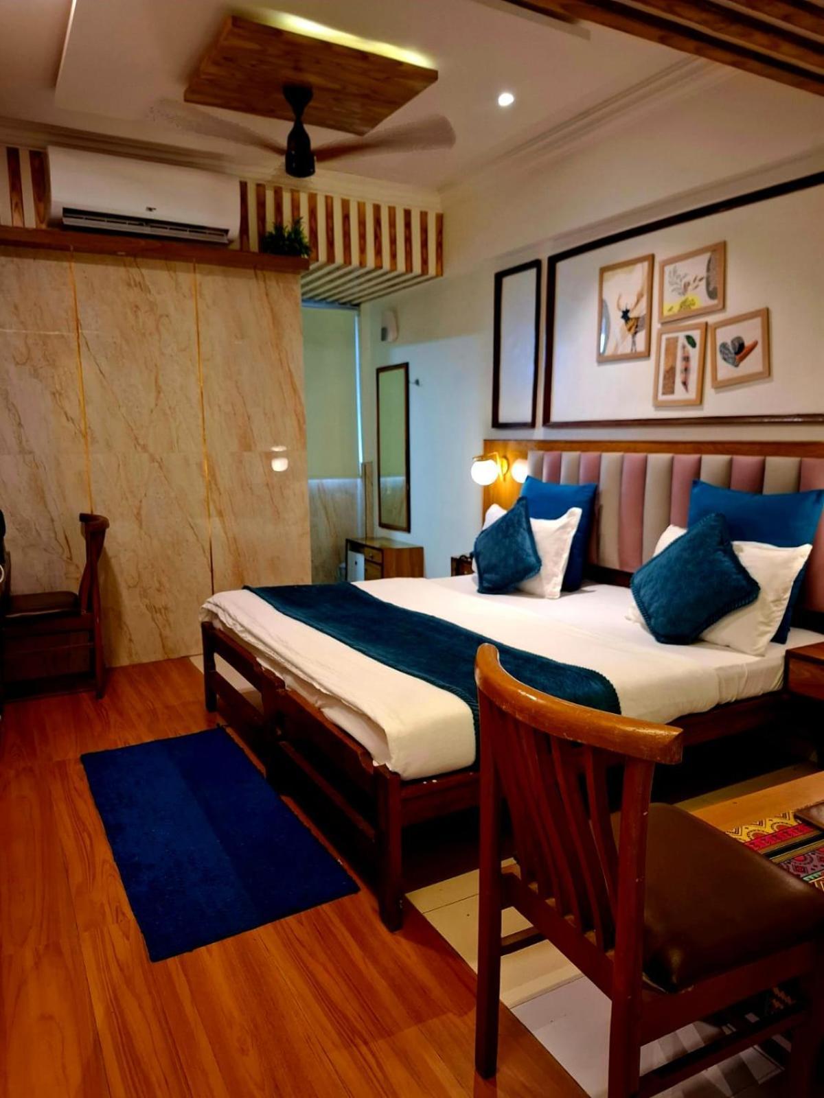 Hotel Krishna 아흐메다바드 외부 사진